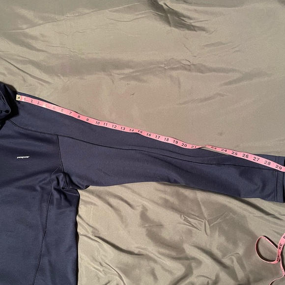 Patagonia 1/4 zip pullover. - Picture 5 of 7